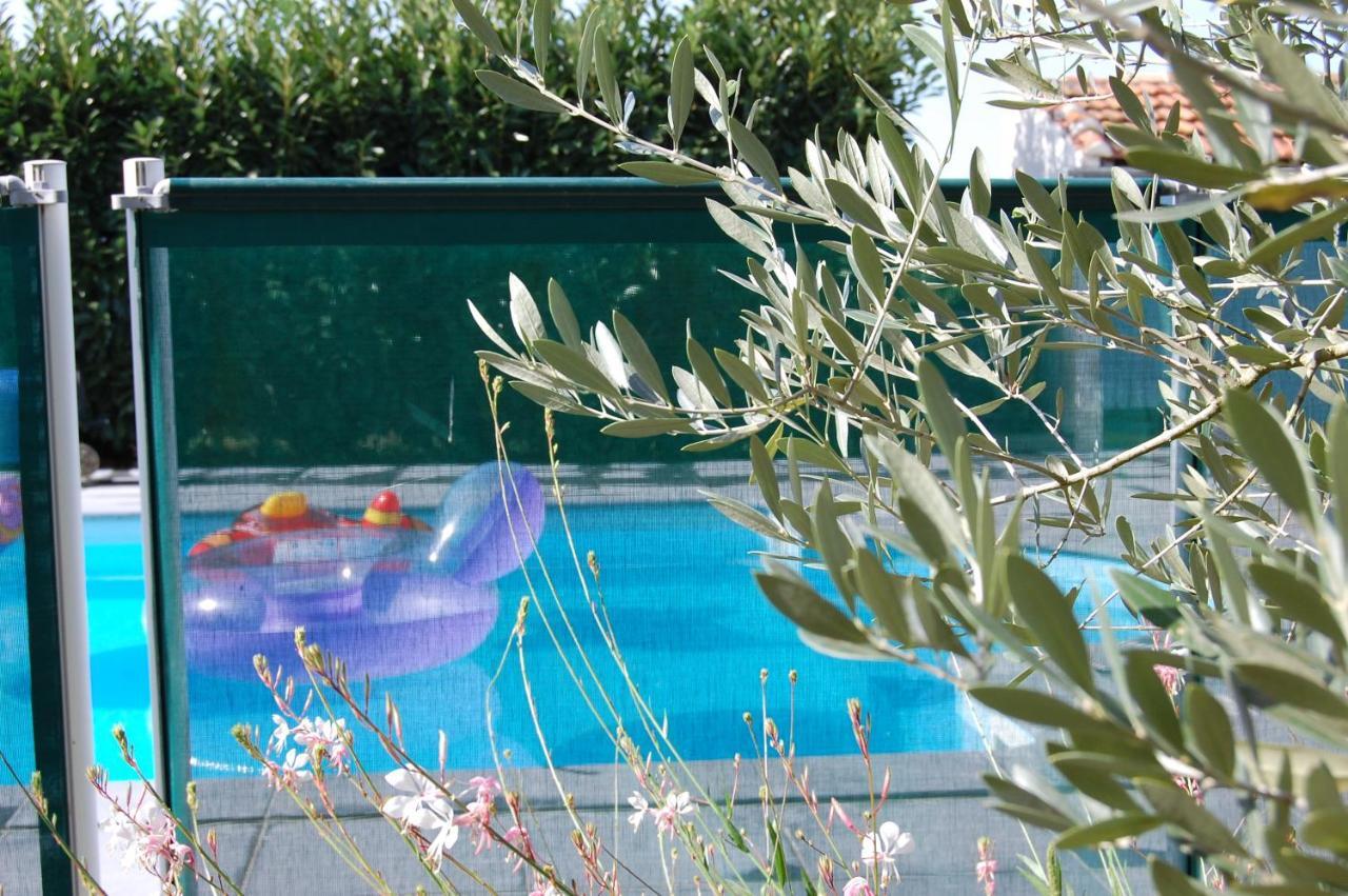 مبيت وإفطار Gémozac Le Comptoir Des Ecoliers المظهر الخارجي الصورة